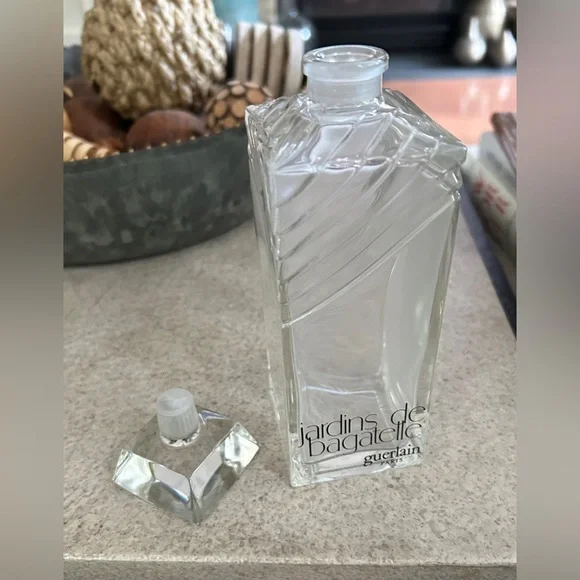 Guerlain Jardins De Bagatelle 7” Empty Perfume Bottle - Picture 4 of 4